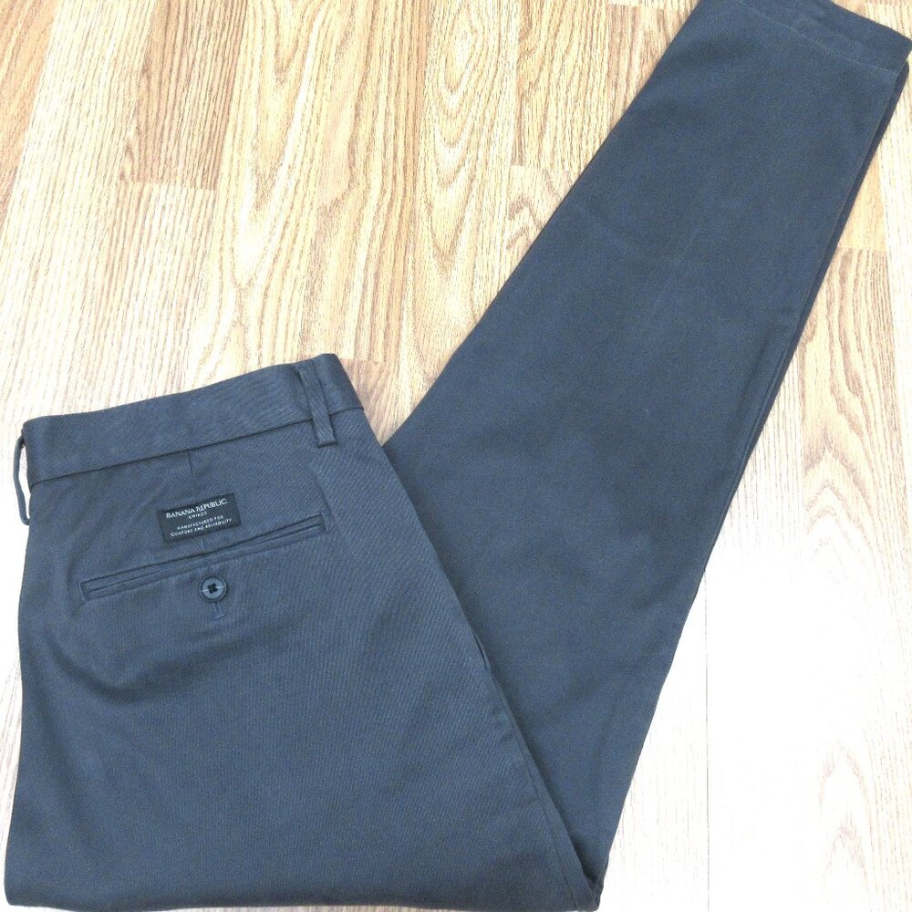 31x32 BANANA REPUBLIC TAPERED FIT CHINO PANTS COTTON/SPANDEX GRAY 31W x 32L